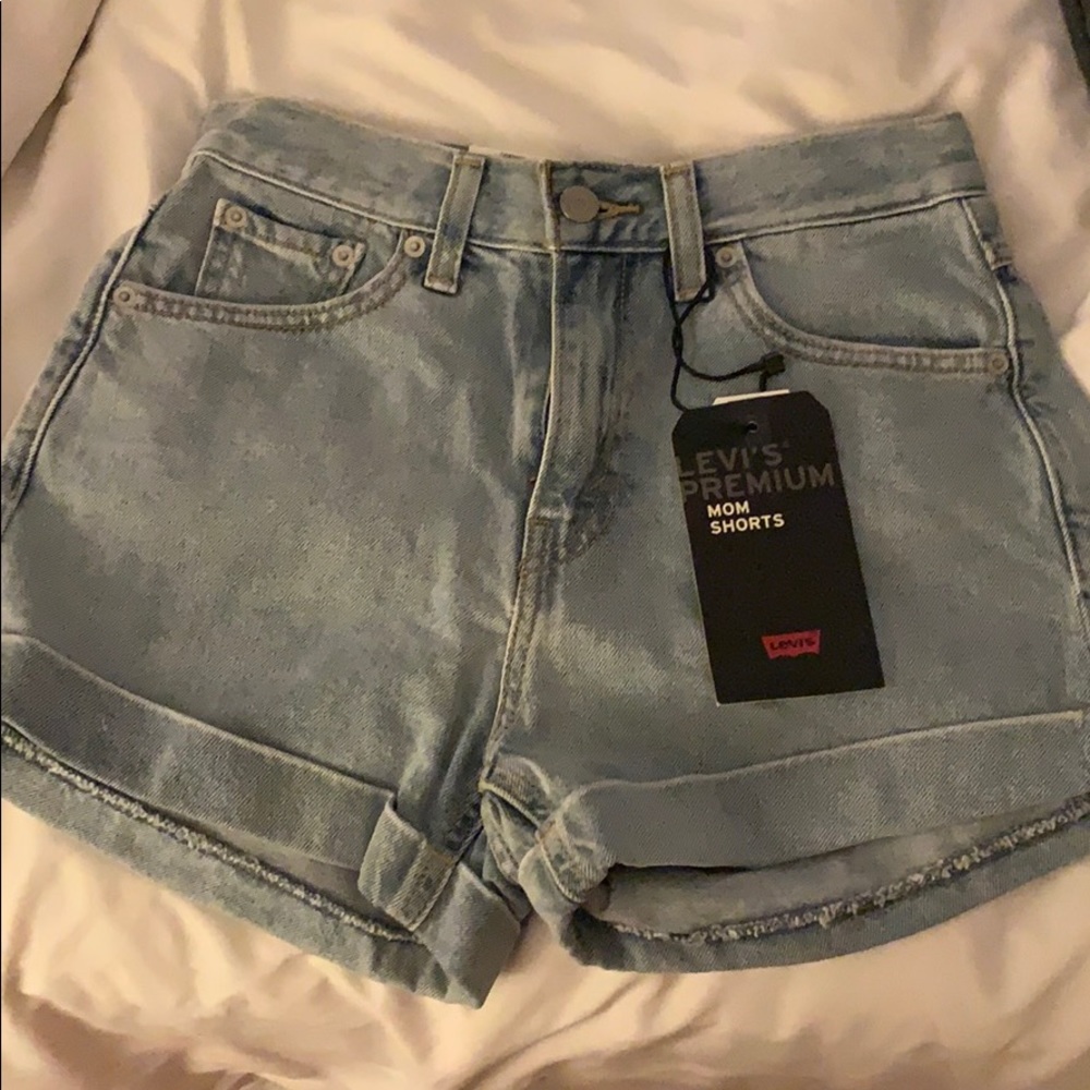 Levi’s Mom Shorts